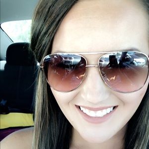 Meet your Posher, Taryn